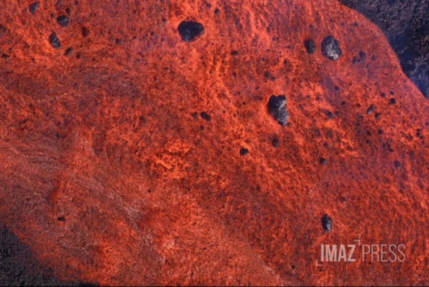 Mars 1986 : il y a 40 ans, la lave sortait de l'enclos, traversait la route, brûlait huit maisons, se jetait dans l'océan et agrandissait La Réunion