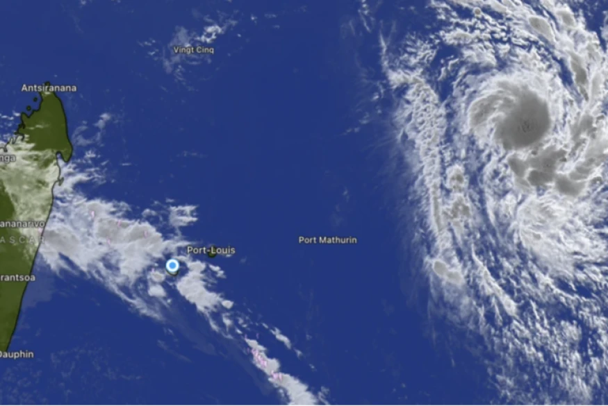 La forte tempête tropicale Indusa à 2.010 km de La Réunion, pas de menace pour les terres habitées