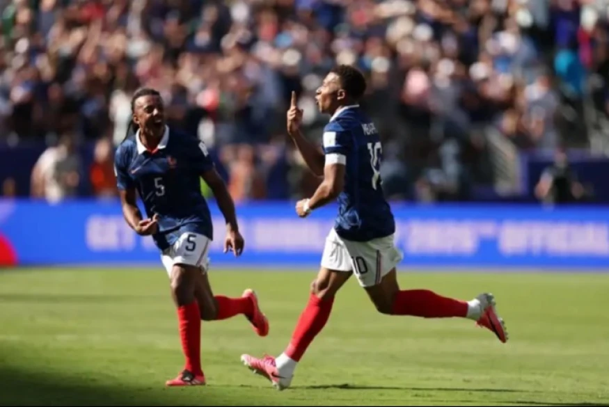 France-Irak : les Bleus s'imposent quatre heures après le coup d'envoi et se qualifient pour les 16es