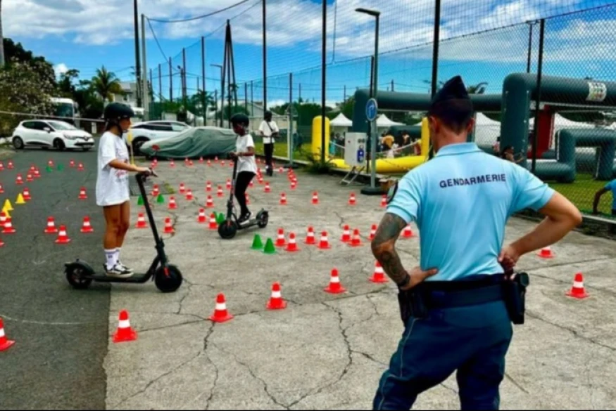 Trottinettes électriques : les gendarmes ont sensibilisé 140 jeunes sur les règles et les risques